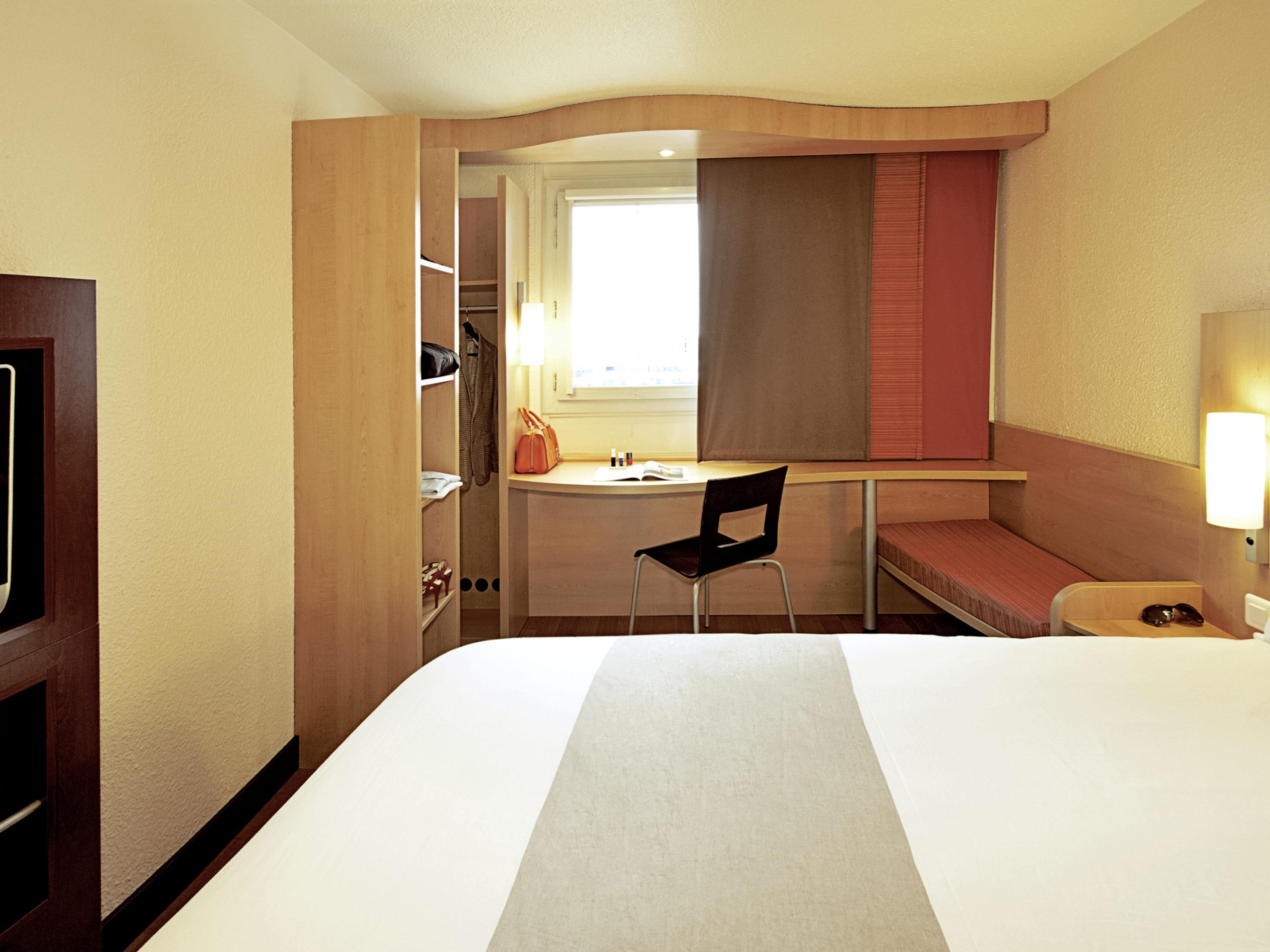 Ibis Nemours Hotel Bagian luar foto