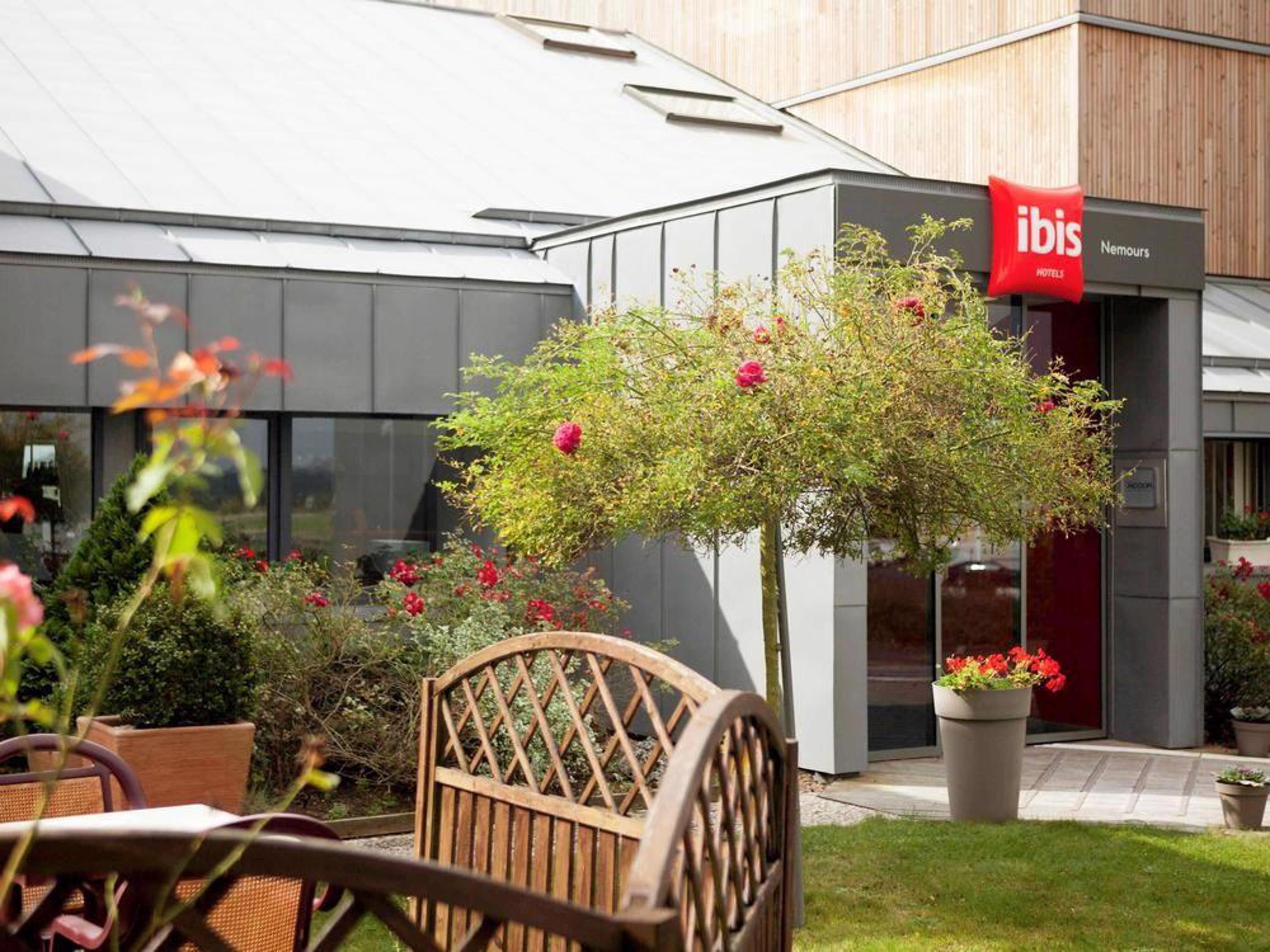 Ibis Nemours Hotel Bagian luar foto