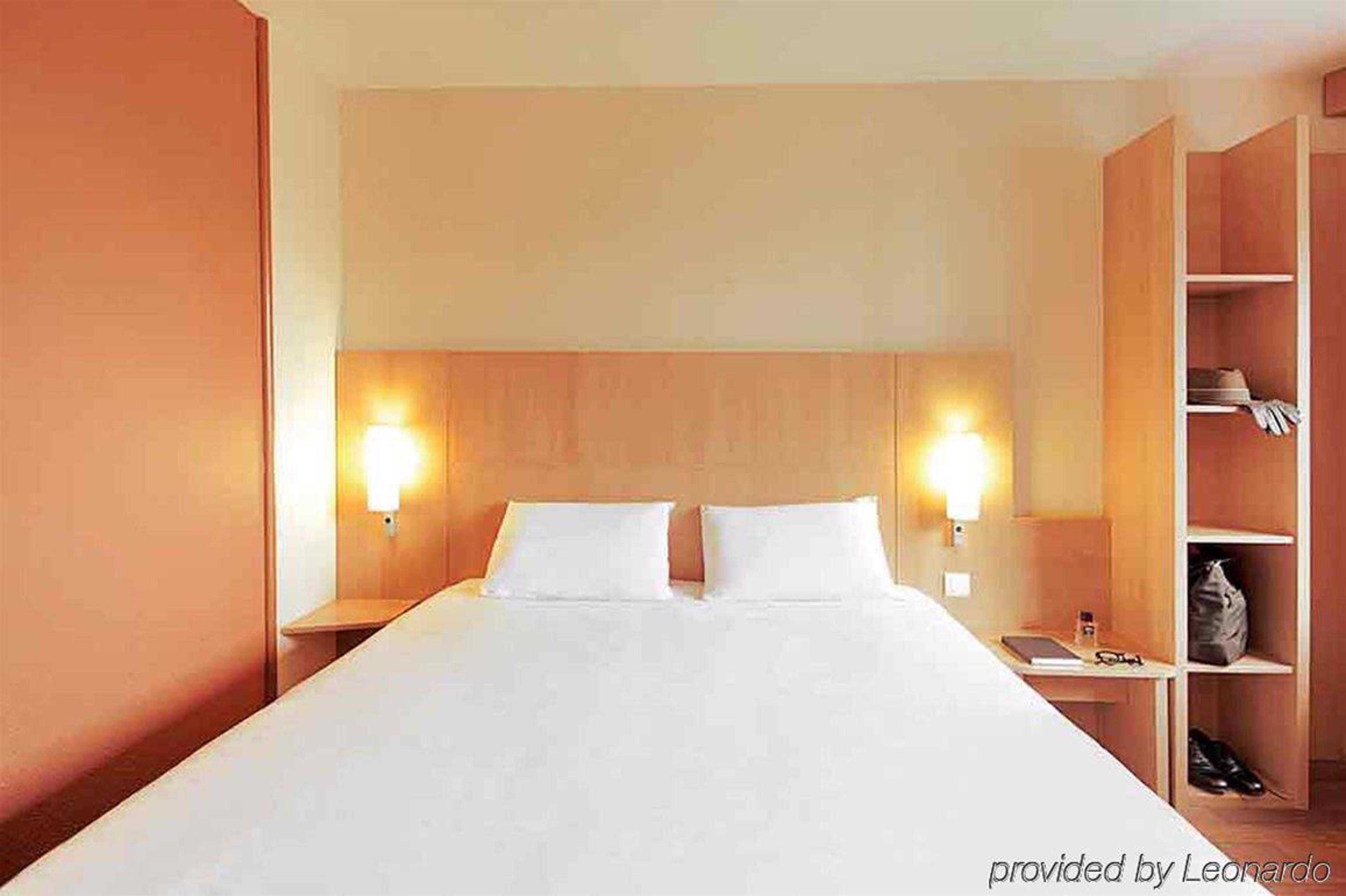 Ibis Nemours Hotel Bagian luar foto