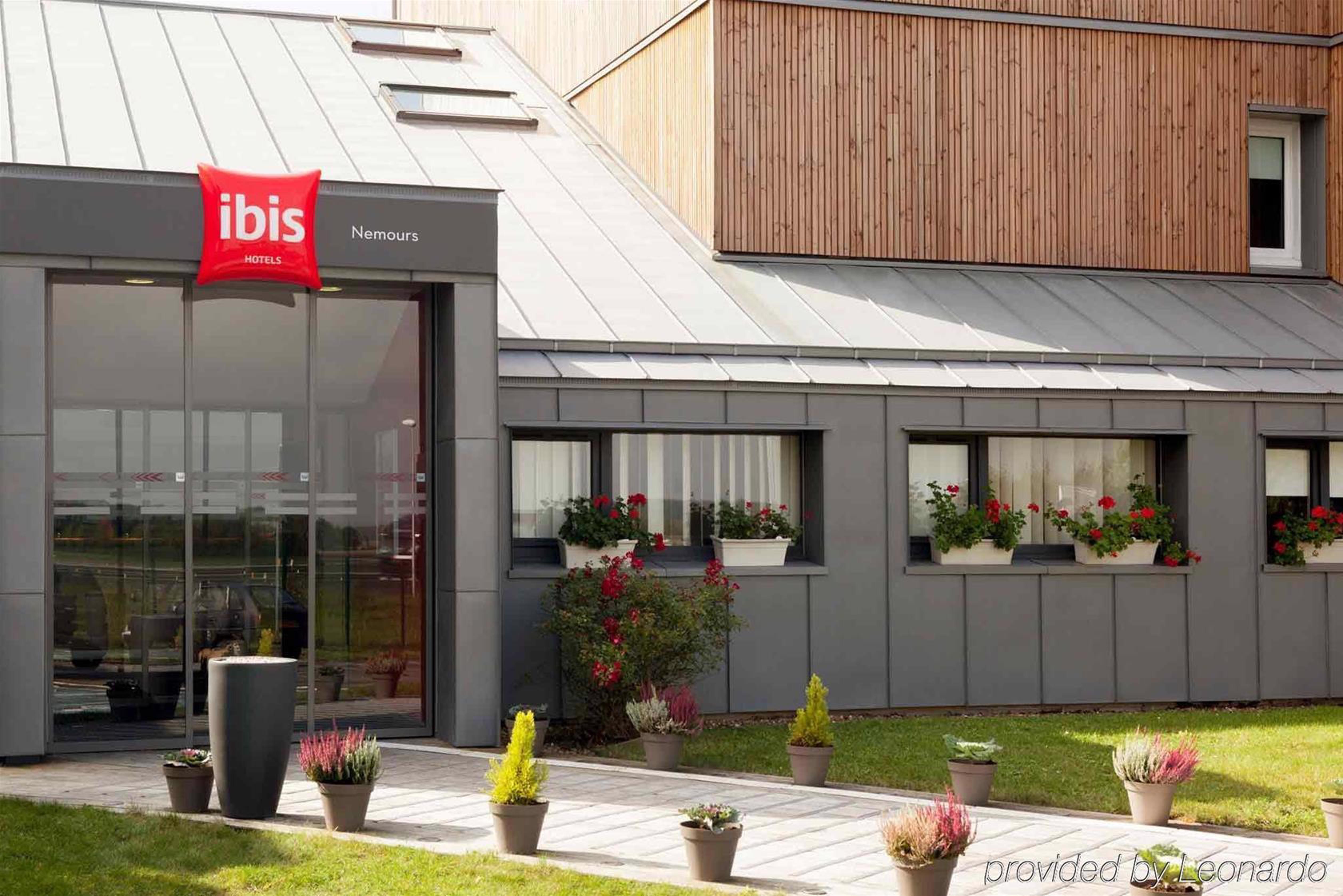Ibis Nemours Hotel Bagian luar foto