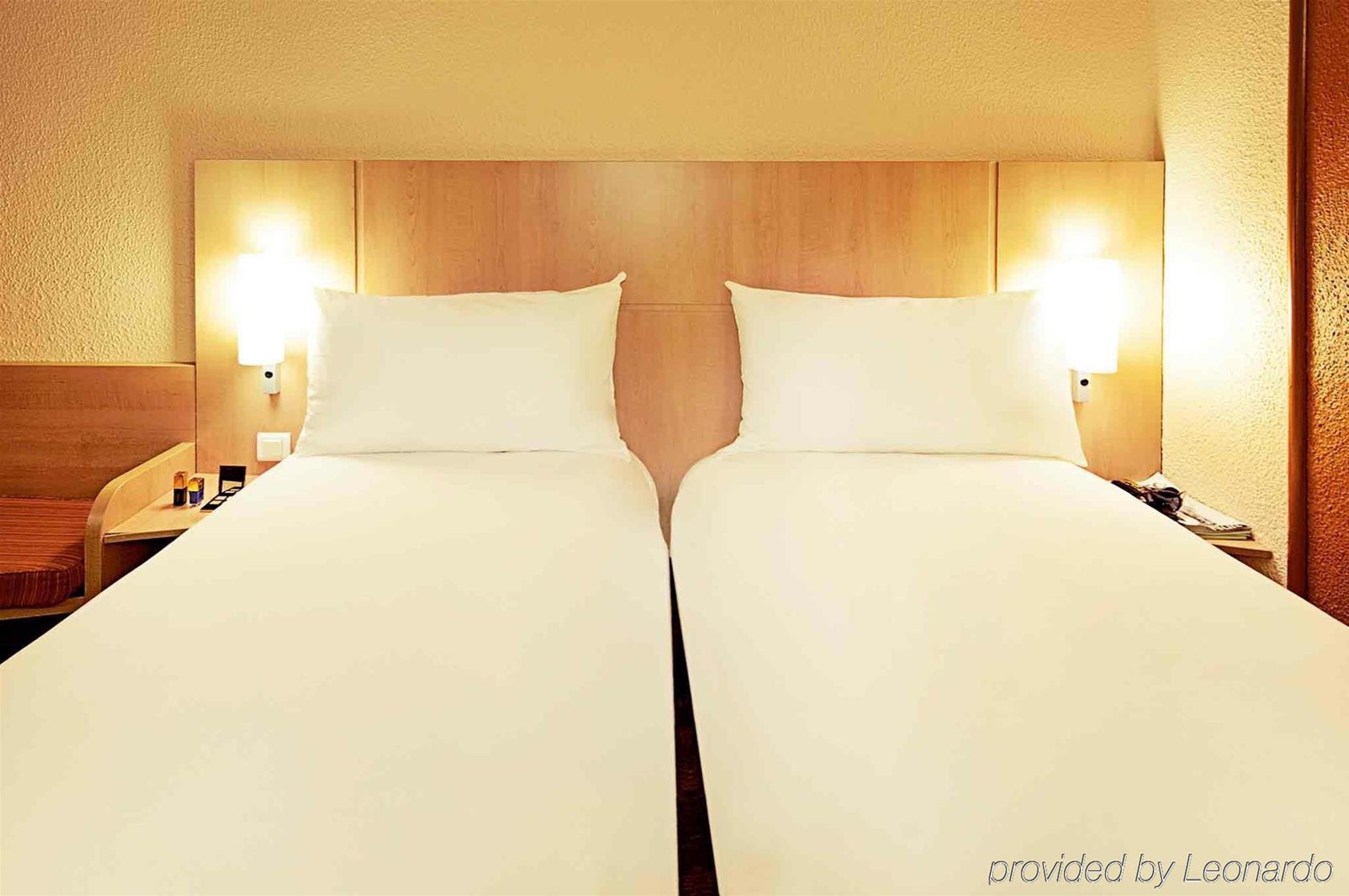 Ibis Nemours Hotel Bagian luar foto